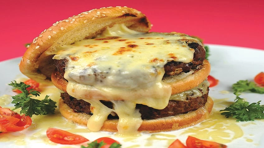 Σπιτικό Cheeseburger: Για αμαρτίες στο σπίτι με υλικά που εμπιστεύεστε
